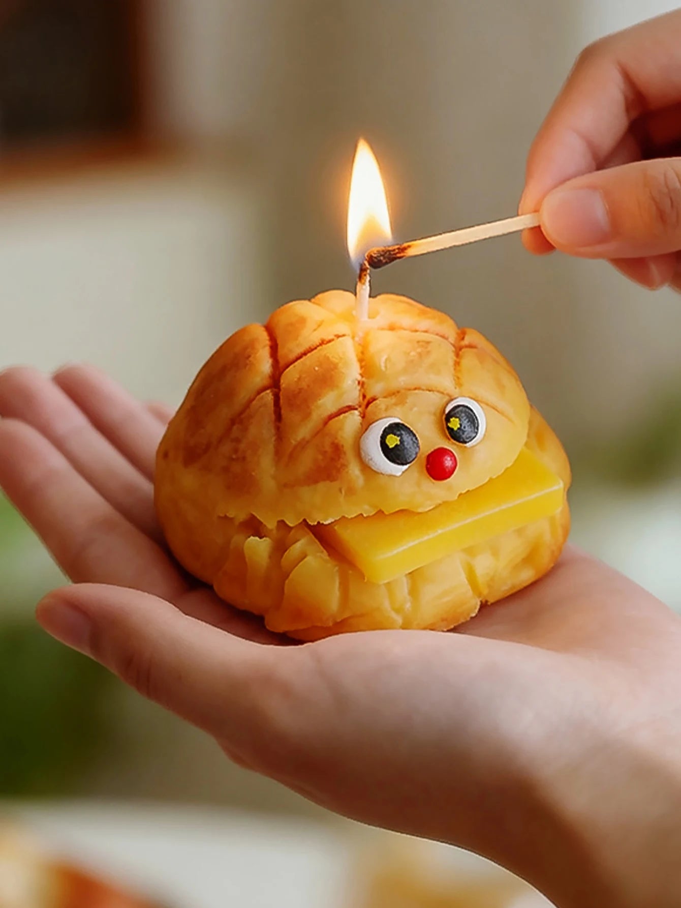 Simulated Bread Series Scented Candles, Cute Cartoon Design, Milk and Coffee Fragrance, Natural Soy Wax, Smoke-Free, Warm and Cozy Room Decoration. Creative Gifts for Mother's Day, Birthdays, Housewarming, and Wedding Favors,