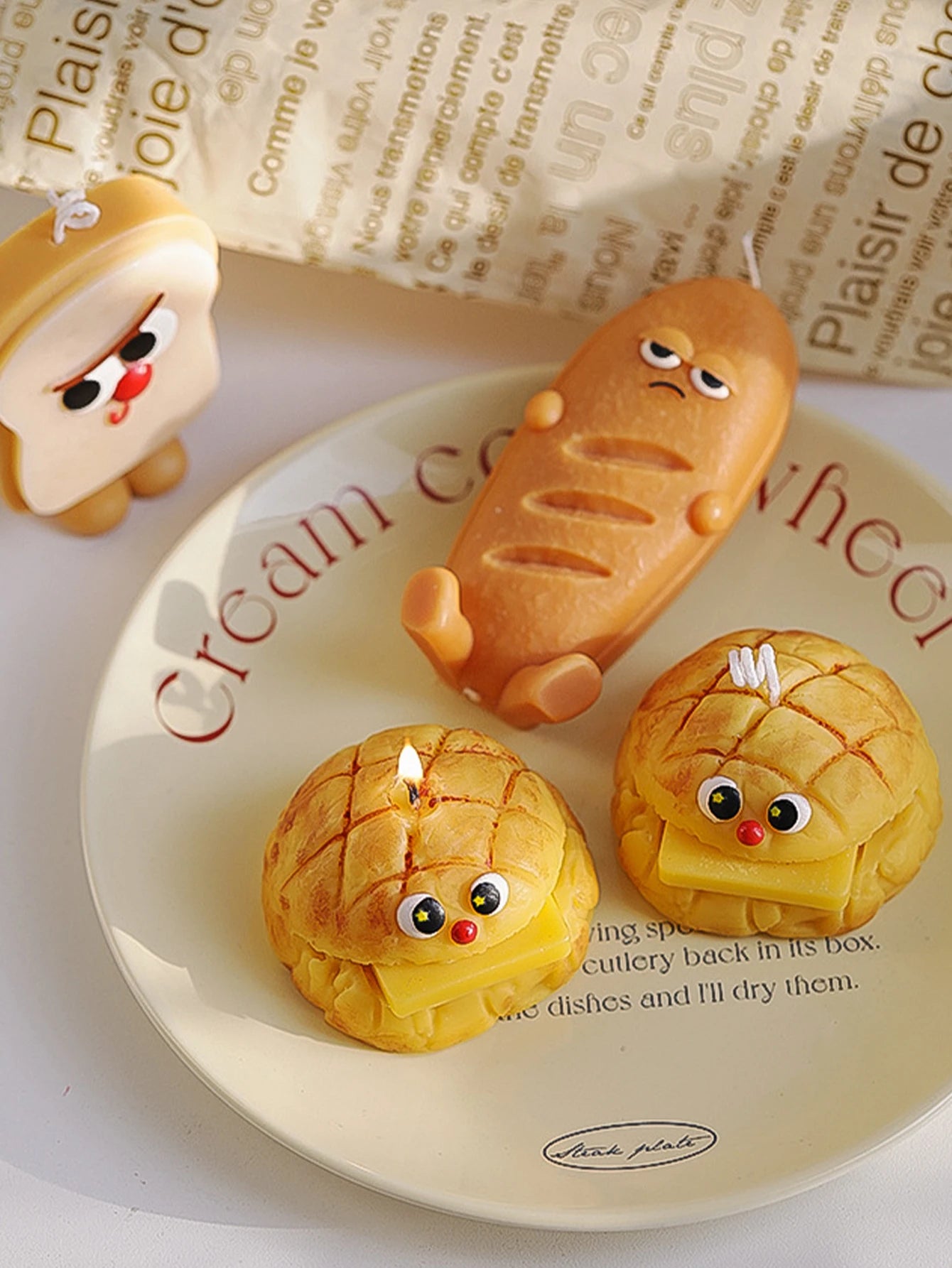 Simulated Bread Series Scented Candles, Cute Cartoon Design, Milk and Coffee Fragrance, Natural Soy Wax, Smoke-Free, Warm and Cozy Room Decoration. Creative Gifts for Mother's Day, Birthdays, Housewarming, and Wedding Favors,